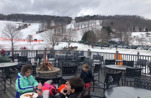 West Hartford Condo | Quechee Condo - Affordable Vacation Resort ~Ski/Golf/Tennis/Lake/Pool/Gym