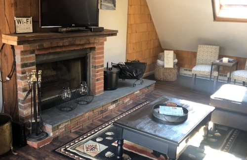 West Hartford Condo | Quechee Condo - Affordable Vacation Resort ~Ski/Golf/Tennis/Lake/Pool/Gym