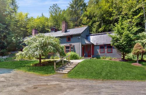 West Hartford Apartment | Quechee Hollow 1F