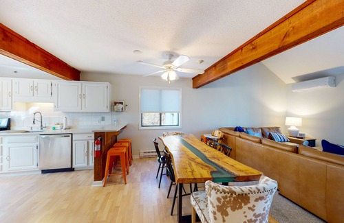 West Hartford Condo | Quechee Ski Hill home - steps to slopes - mountain views, AC & W/D