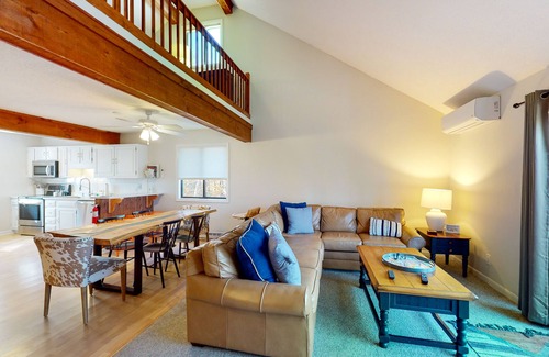 West Hartford Condo | Quechee Ski Hill home - steps to slopes - mountain views, AC & W/D