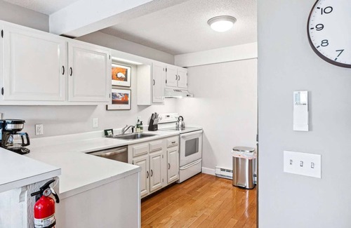 West Hartford Condo | Quechee Views and Ski | Kingswood 10B