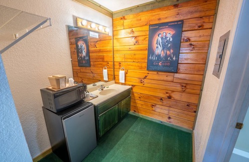 Buchanan Hotel | Queen and Full Beds Room