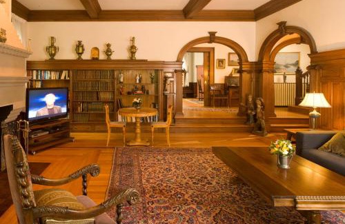 Brookline House | Queen Anne Brookline B&B
