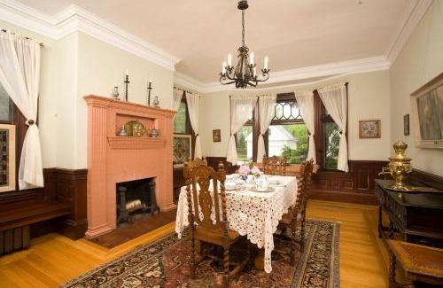 Brookline House | Queen Anne Brookline B&B