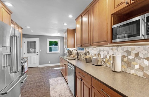 Lower Queen Anne House | Queen Anne Charm Near Tech Hubs & Entertainment