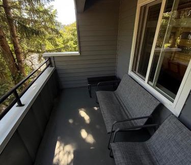 North Queen Anne Apartment | Queen Anne Retreat - 3BR Haven in the heart of Seattle