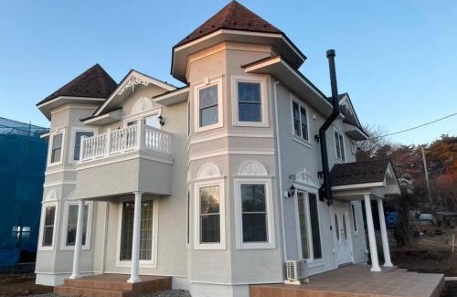 Oiwake Villa | Queen Anne Style Luxury Vacation Villa