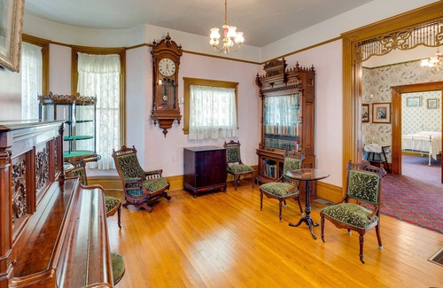 Lodi House | Queen Anne Victorian Home < 1 Mi to Downtown Lodi!