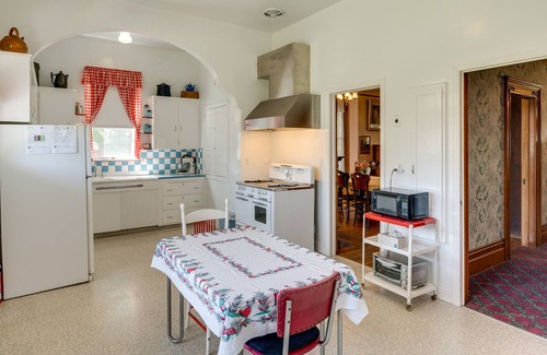 Lodi House | Queen Anne Victorian Home < 1 Mi to Downtown Lodi!