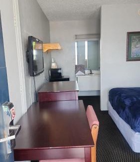 Amarillo Apartment | Queen Bed Hotel Room 233
