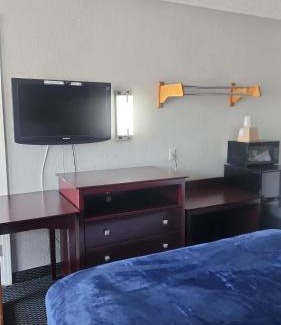 Amarillo Apartment | Queen Bed Hotel Room 233