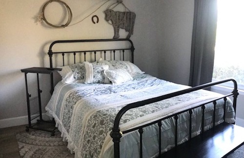 San Juan Capistrano House | Queen Bedroom w/Private Half Bath