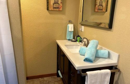Holiday Island House | Queen BR home, walk to Marina, food truck, trails