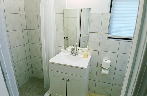 New London House | Queen, exclusive Bath, Free Wi-Fi, Self check in