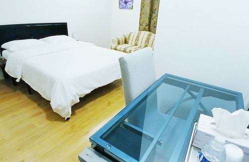 New London House | Queen, exclusive Bath, Free Wi-Fi, Self check in