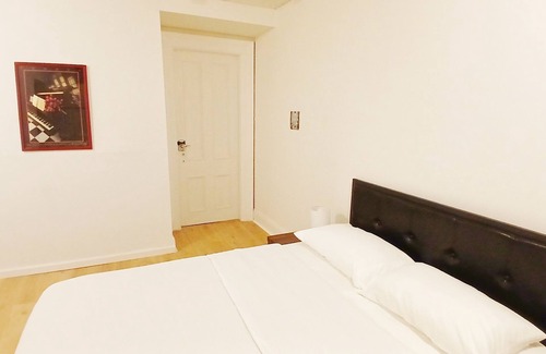 New London House | Queen, exclusive Bath, Free Wi-Fi, Self check in