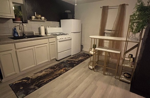 Homestead Apartment | Queen jacuzzi suite