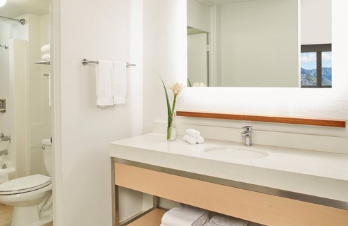 Diamond Head - Kapahulu - St. Louis Hotel | Queen Kapiolani Hotel