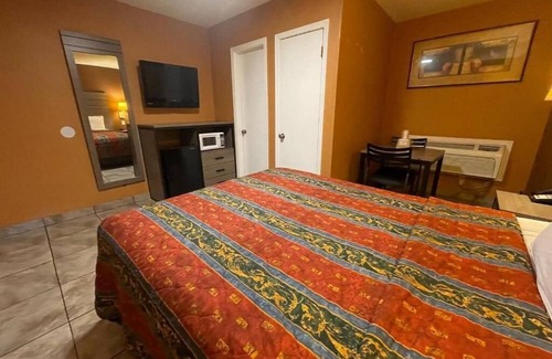 Victorville Hotel | Queen Non Smoking at New Corral Motel