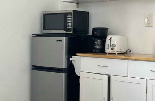 Westlake Apartment | Queen of LA Heart | Clean and Comfy!