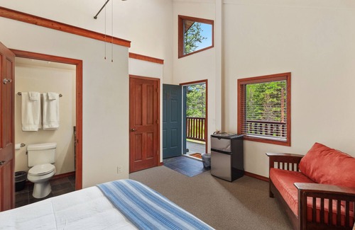 Olney Hotel | Queen - Queen bedroom with private bathroom, mini fridge