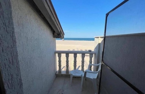 Eforie Nord Apartment | Queen Room with Sea View & Standard King Room
