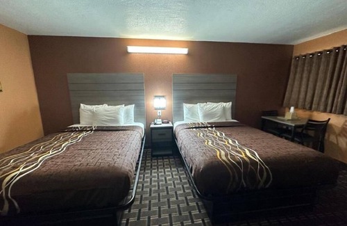 Victorville Hotel | Queen Room With Two Queen Beds- Non Smoking