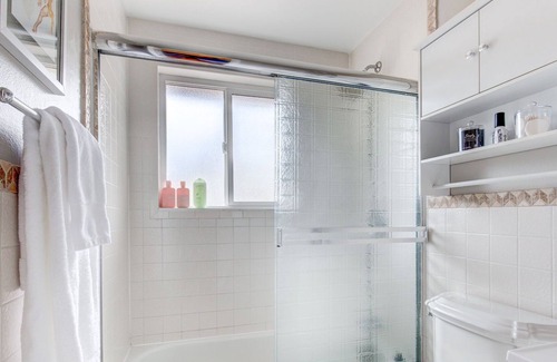 Allendale Area House | Queen's Quarter