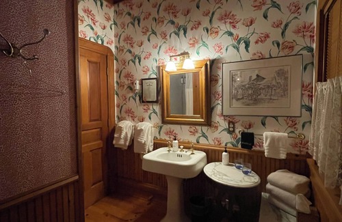 Bayfield Bed & Breakfast | Queen's View Bayfield