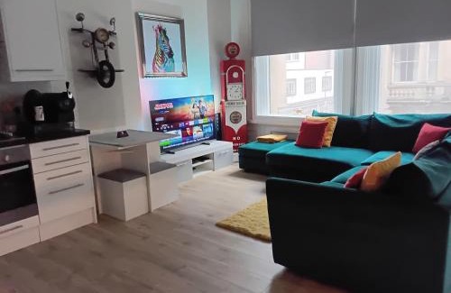 Newcastle-upon-Tyne Apartment | Queen Street Quayside Apartment, NE1 Grade 2 Listed