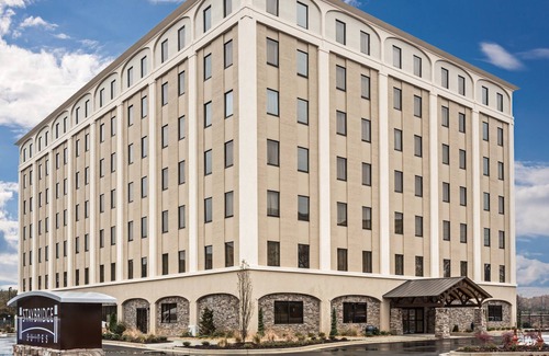 East Point Apartment | Queen Studio Suite Near ATL | Free Breakfast + 24h Business Center!