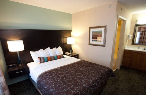 Buckhead Village Condo | Queen Suite with FREE SHUTTLE | Free Breakfast + Pool Access