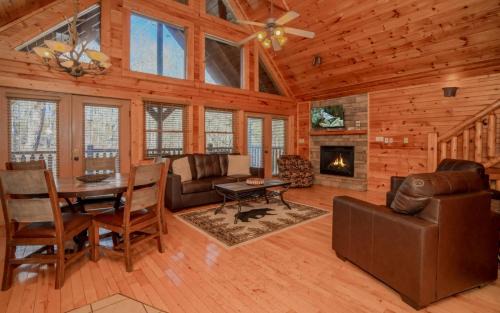 Hemlock Hills Villa | Queens Log Cabin