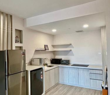 Tanjung Aru Apartment | Queensland Suites at Aru Suites, Kota Kinabalu 2 Bedroom Family Suite