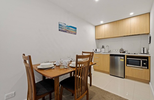 Frankton Cottage | Queenstown Lake Views - Downstairs Apartment