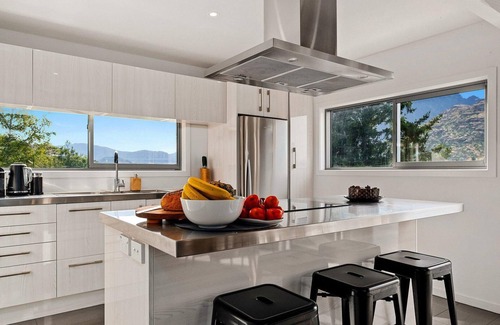 Queenstown House | Queenstown Lakefront Dream | 3 Bed | Hot Tub | BBQ