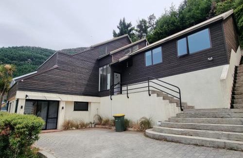 Sunshine Bay House | Queenstown Lakeview Holiday Home-5mins to town