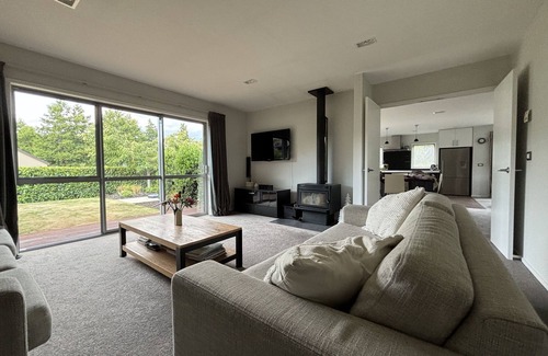 Lower Shotover House | Queenstown, luxury, spacious, Family Home with spectacular views and Hot Tub.