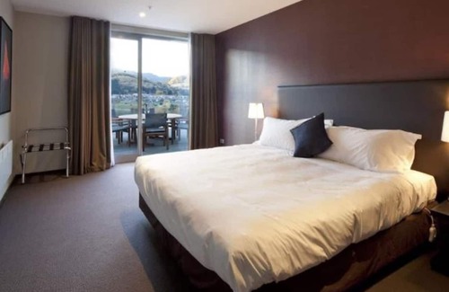 Kelvin Heights Apartment | Queenstown Village Apartments