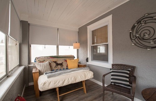 Lake Geneva House | Quick Trip Getaway |Fun Southwestern Vibe |Enclosed Porch |Walkable to Downtown Lake Geneva |Parking