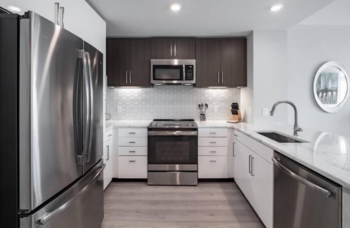 Woodmont Triangle Apartment | Quick walk to Metro! Downtown Bethesda | Free Wifi | by GLS