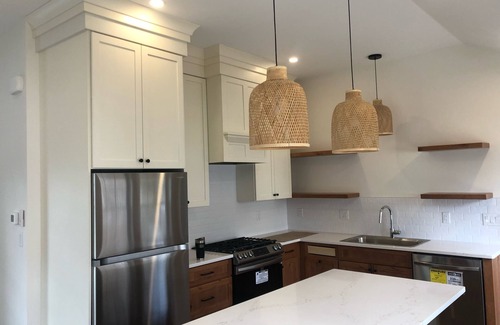 Wareham Cottage | Quick walk to private beach from this brand new 3-bedroom cottage