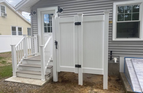 Wareham Cottage | Quick walk to private beach from this brand new 3-bedroom cottage