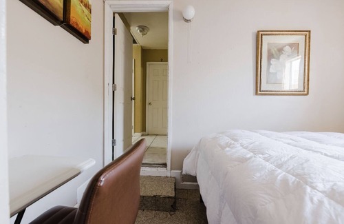 Simi Valley House | Quiet 1-Bedroom/Shared Bathroom Residential Home