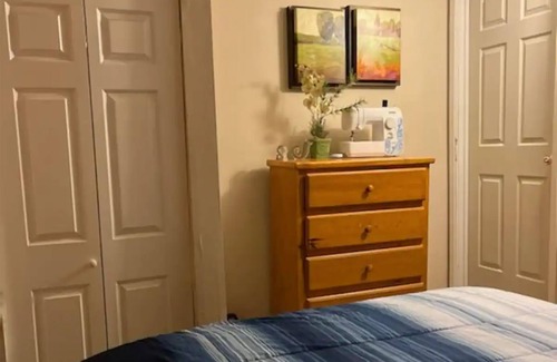 Simi Valley House | Quiet 1-Bedroom/Shared Bathroom Residential Home