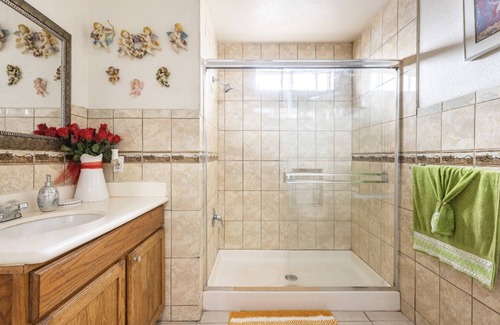 Simi Valley House | Quiet 1-Bedroom/Shared Bathroom Residential Home