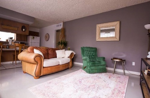 Oleander - Sunset House | Quiet 1 Bedroom Townhouse in Midst of Downtown Bakersfield and Across Beale Park
