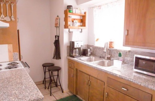 Oleander - Sunset House | Quiet 1 Bedroom Townhouse in Midst of Downtown Bakersfield and Across Beale Park