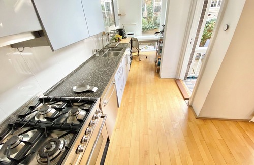 De Weteringschans Apartment | Quiet 145m2 with garden in top location in centre-walk to major attractions !